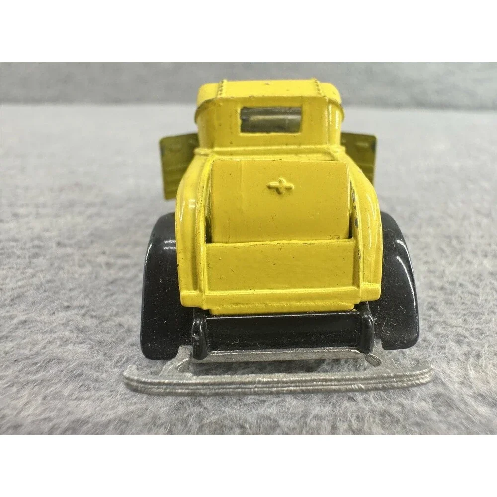 ROAD CHAMPS Ford Red Model A Rumble Seat Roadster Yellow Car T5